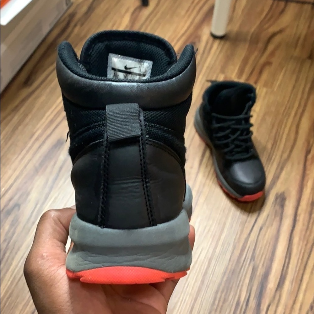 Nike ACG Youth Shoes - Picture 4 of 9